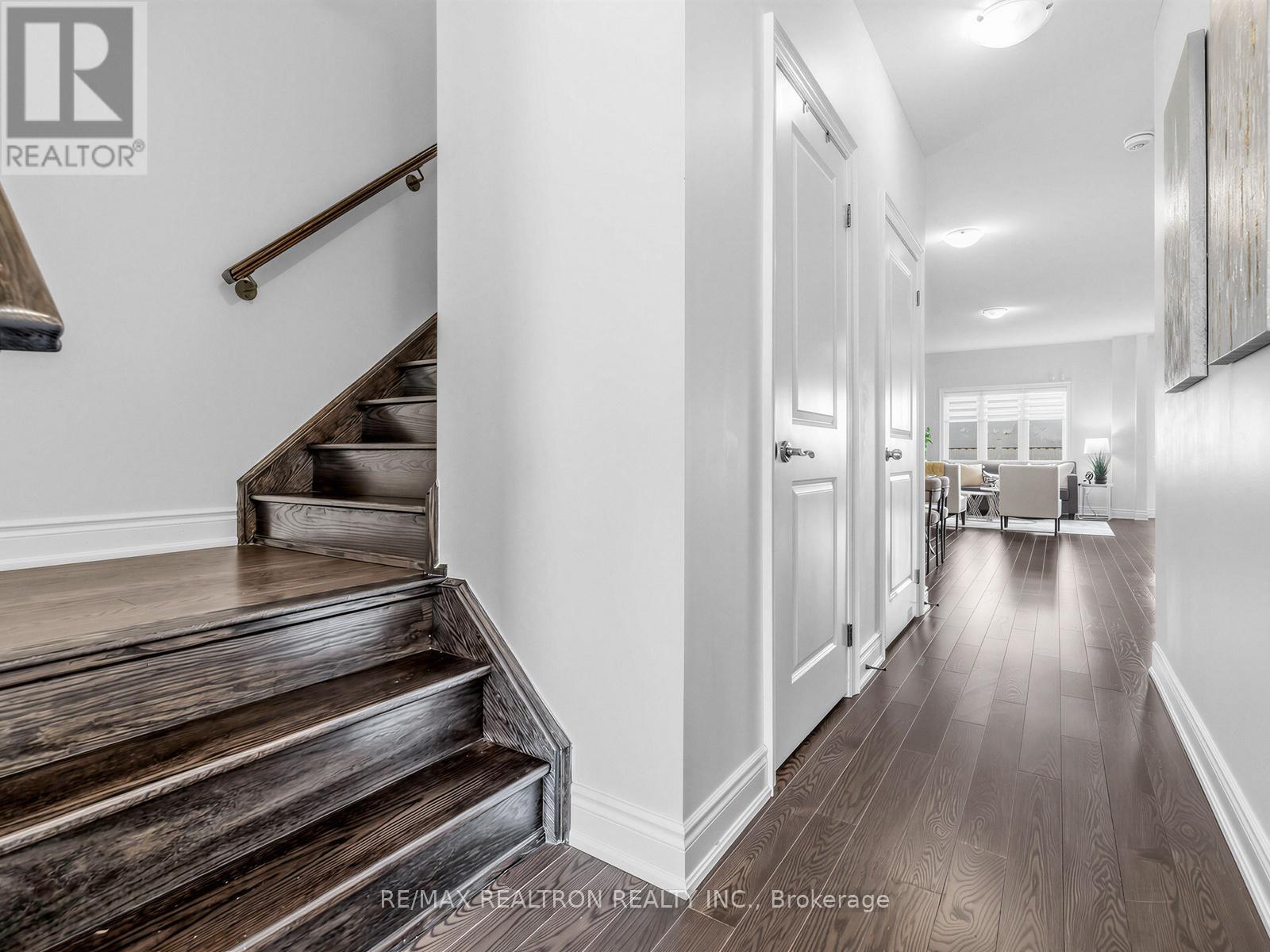 202 Sutherland Avenue, Bradford West Gwillimbury, Ontario  L3Z 4H7 - Photo 8 - N13238112