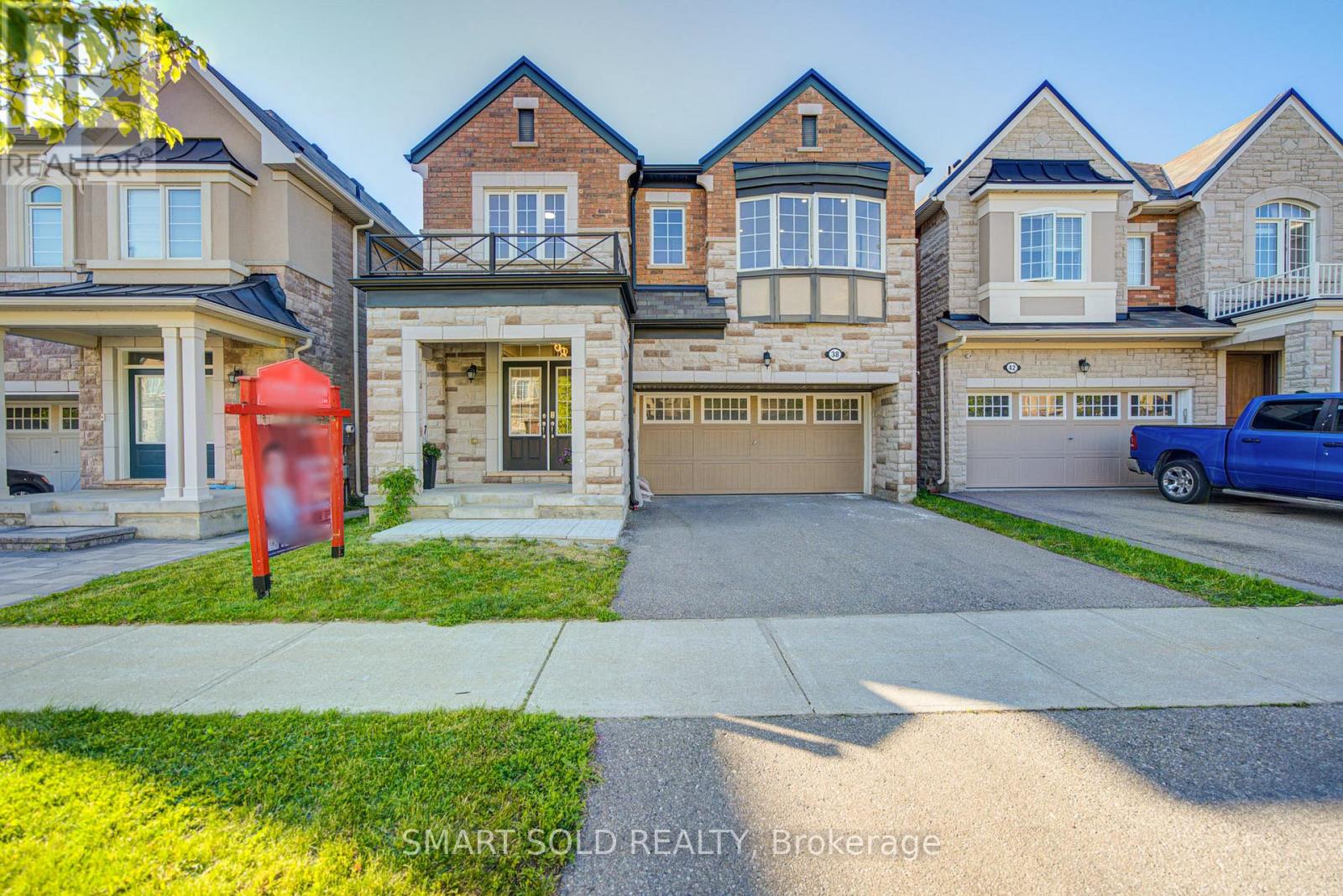 38 CROCKART LANE, Aurora, Ontario