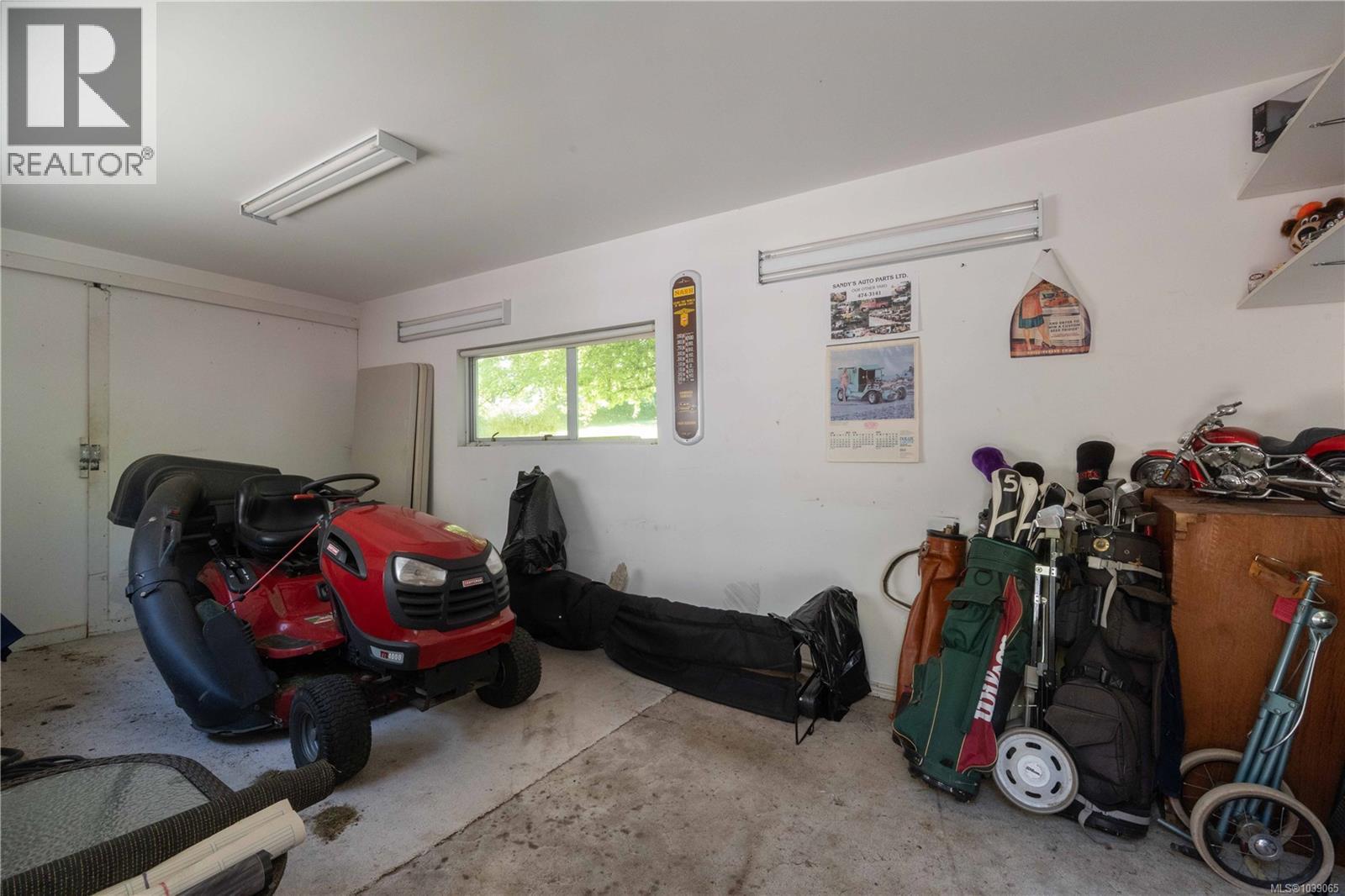 1568 Burnside Rd W, Saanich, British Columbia  V9E 2E2 - Photo 48 - 1039065