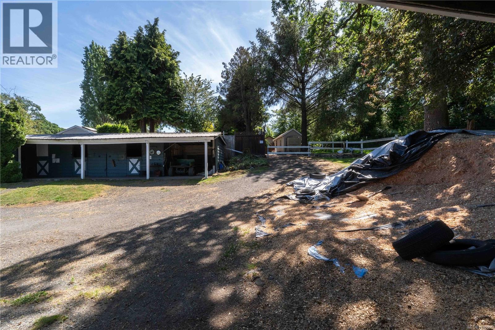 1568 Burnside Rd W, Saanich, British Columbia  V9E 2E2 - Photo 55 - 1039065