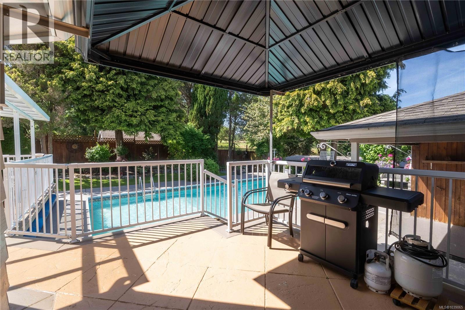 1568 Burnside Rd W, Saanich, British Columbia  V9E 2E2 - Photo 28 - 1039065