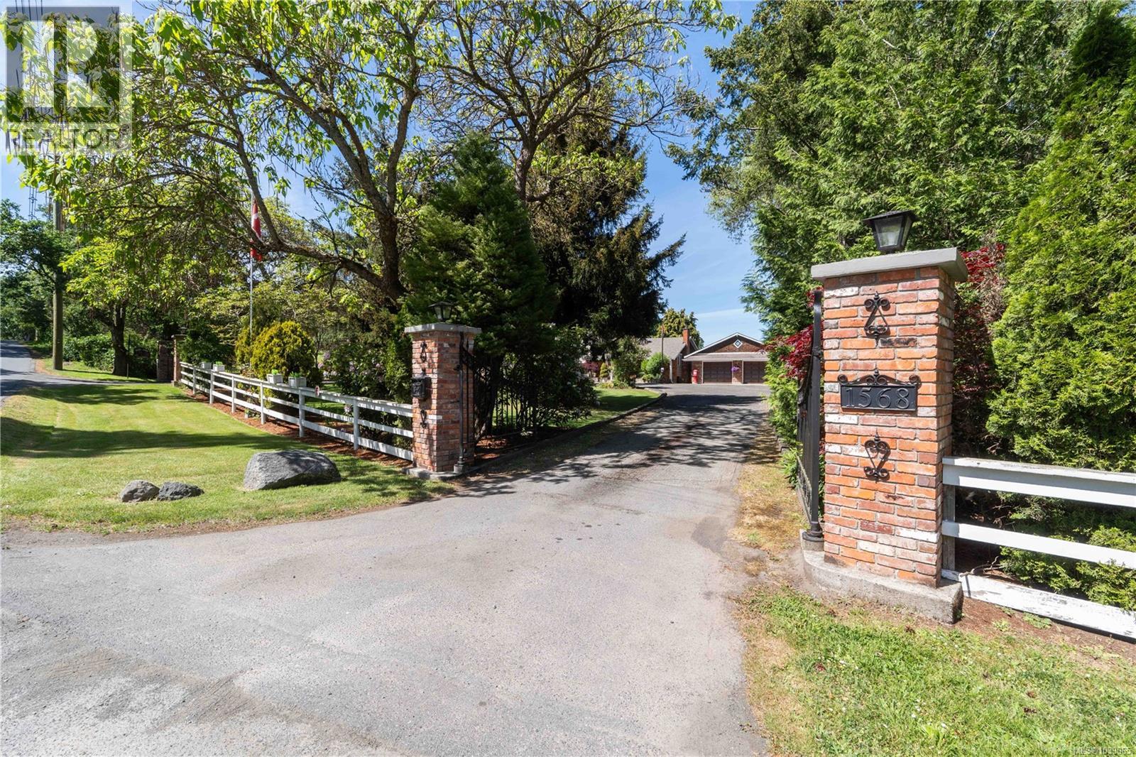 1568 Burnside Rd W, Saanich, British Columbia  V9E 2E2 - Photo 76 - 1039065