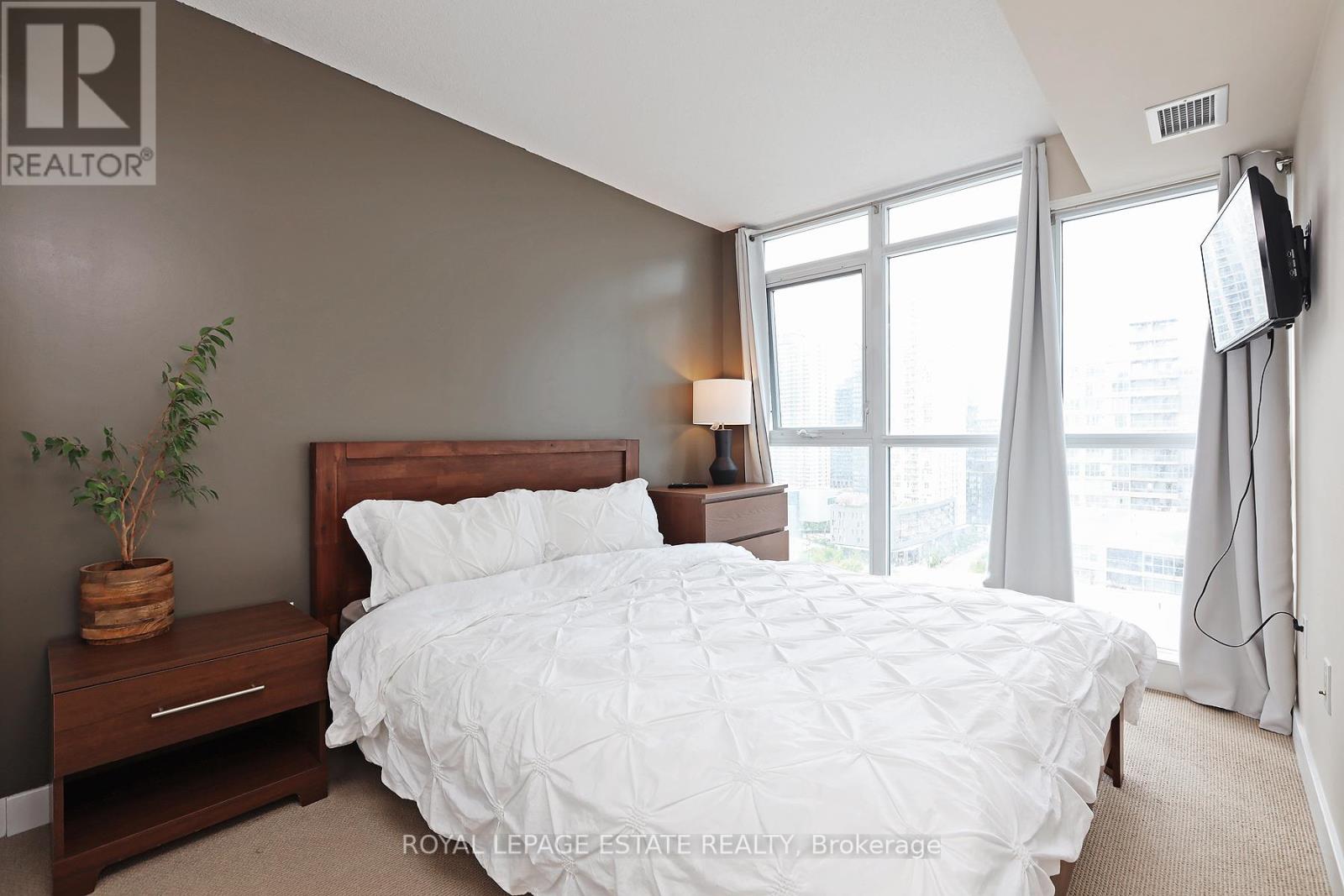 1701 - 10 Capreol Court, Toronto, Ontario  M5V 4B3 - Photo 18 - C13238192