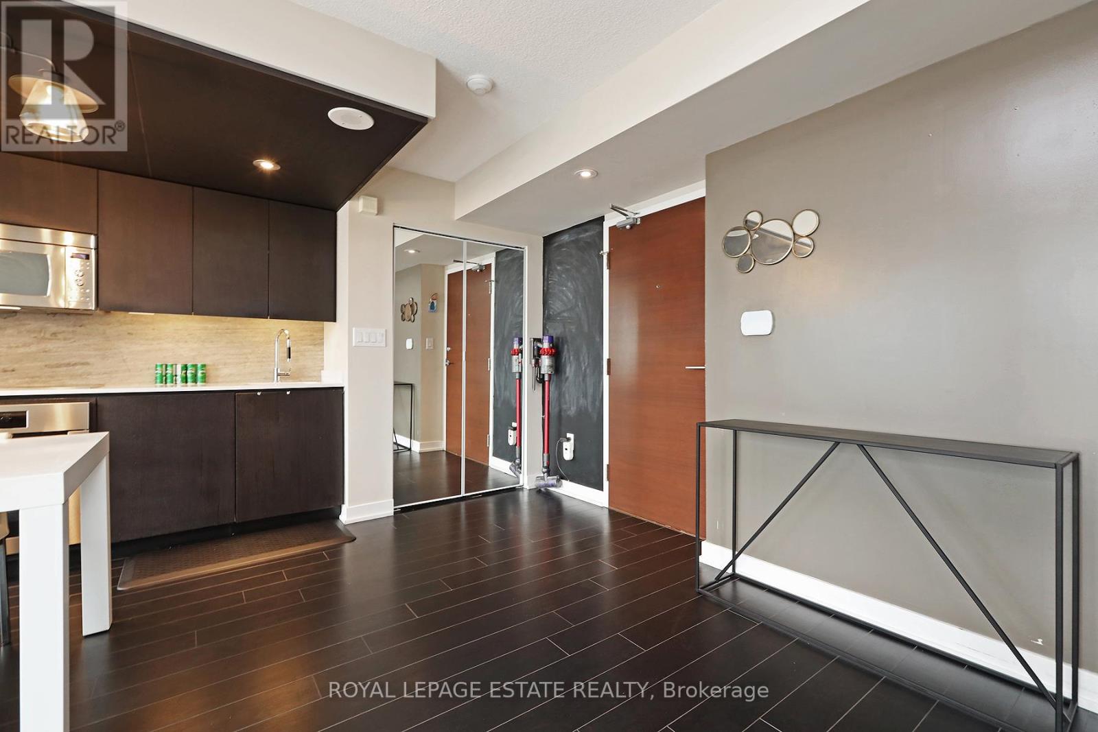 1701 - 10 Capreol Court, Toronto, Ontario  M5V 4B3 - Photo 6 - C13238192