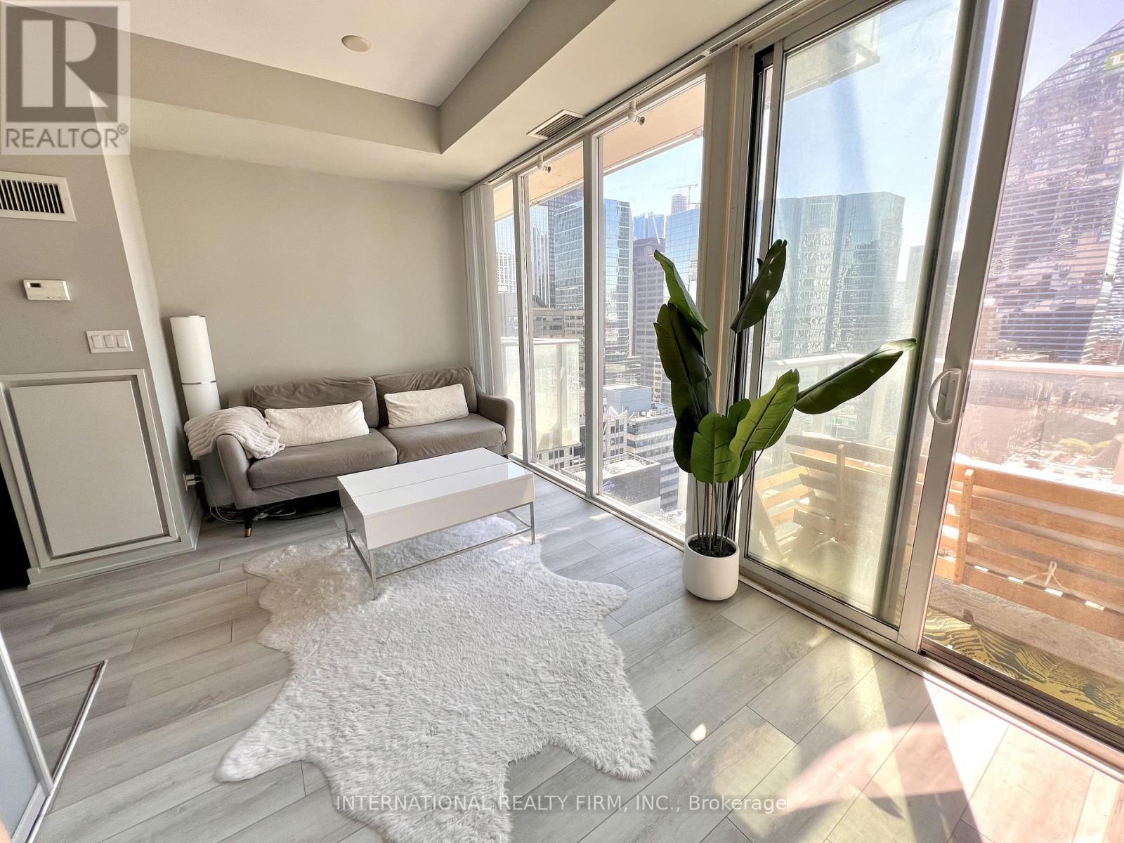 2302 - 126 Simcoe Street, Toronto, Ontario  M5H 4E6 - Photo 2 - C13238202