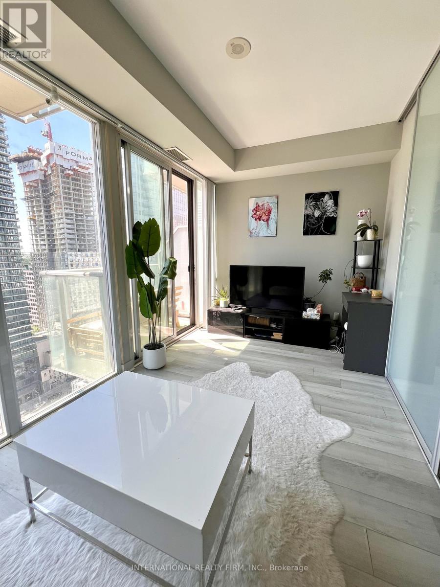 2302 - 126 Simcoe Street, Toronto, Ontario  M5H 4E6 - Photo 3 - C13238202