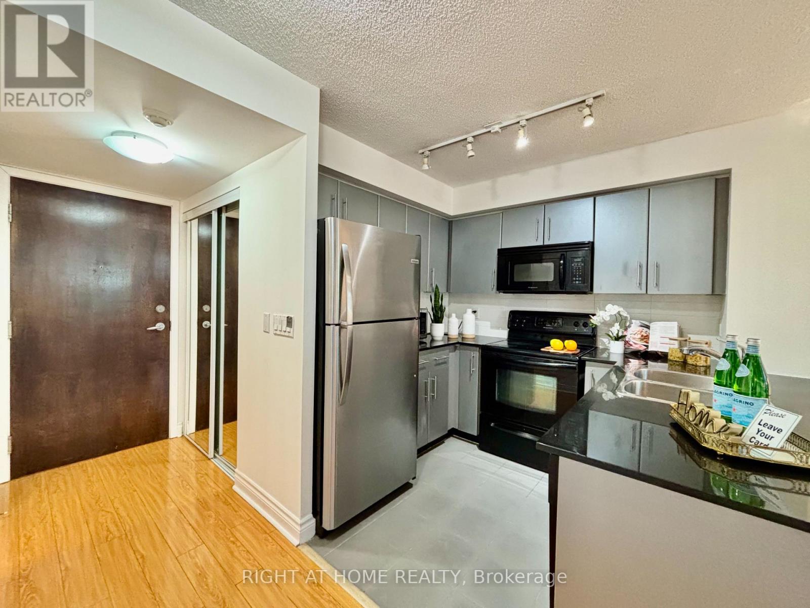 503 - 12 Yonge Street, Toronto, Ontario  M5E 1Z9 - Photo 7 - C13238224