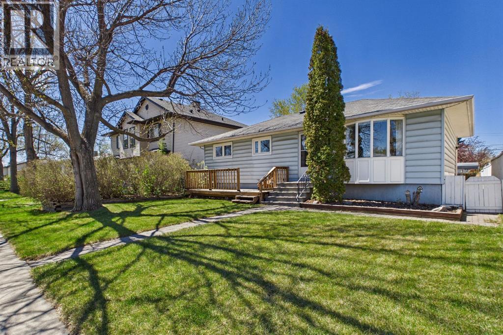 7411 21  Se, Calgary, Alberta  T2C 0V4 - Photo 2 - A2311683