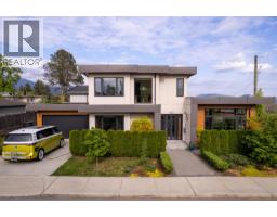 900 HENDRY AVENUE, North Vancouver, British Columbia