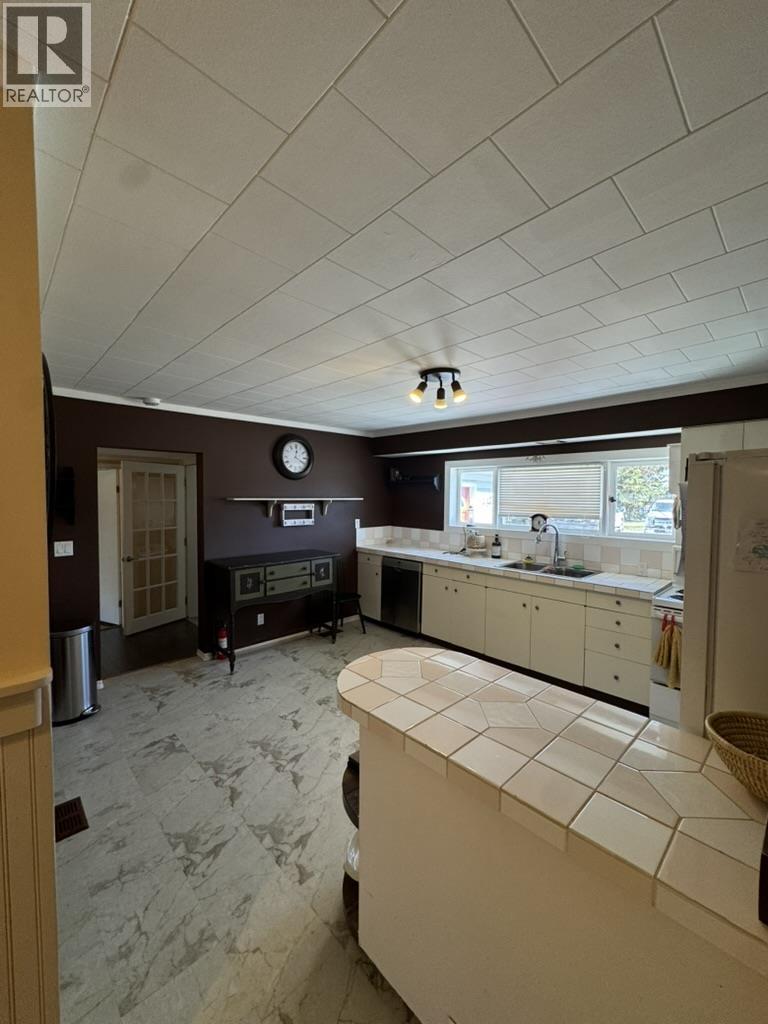 137 W Victoria Street, Vanderhoof, British Columbia  V0J 3A0 - Photo 13 - R3132016