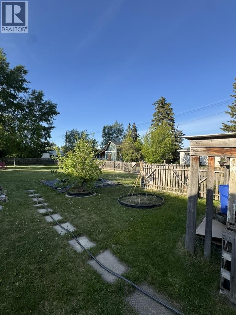 137 W Victoria Street, Vanderhoof, British Columbia  V0J 3A0 - Photo 25 - R3132016