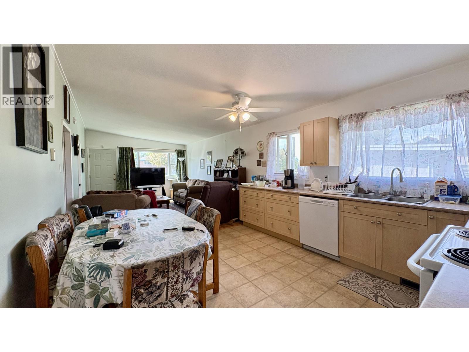 898 Ewert Street, Prince George, British Columbia  V2M 2N9 - Photo 3 - R3132114