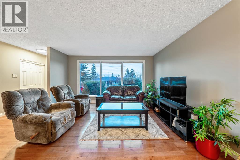 6003 Legsby Road Sw, Calgary, Alberta  T3E 5G5 - Photo 8 - A2313654