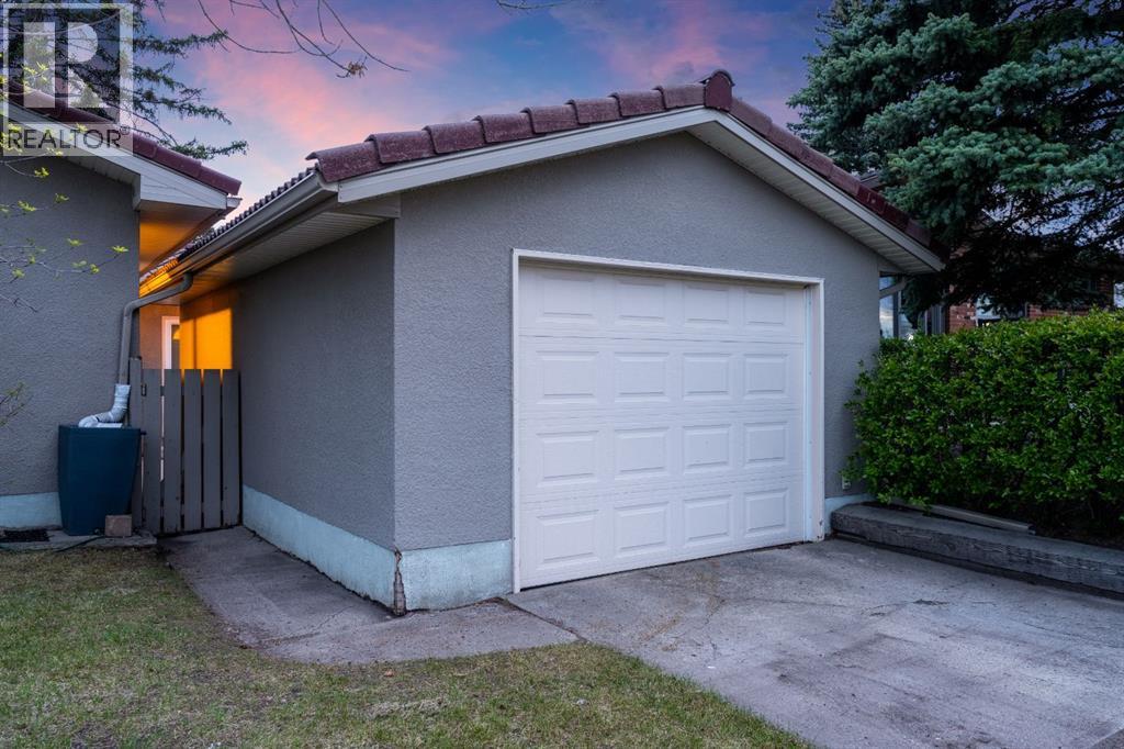 6003 Legsby Road Sw, Calgary, Alberta  T3E 5G5 - Photo 35 - A2313654
