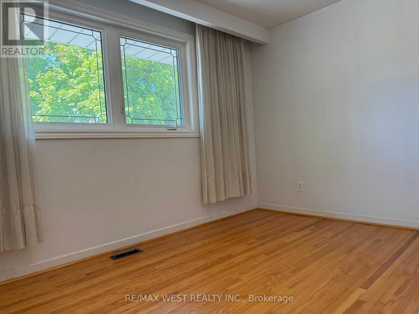 51 Winterton Drive, Toronto, Ontario  M9B 3G8 - Photo 13 - W13225522