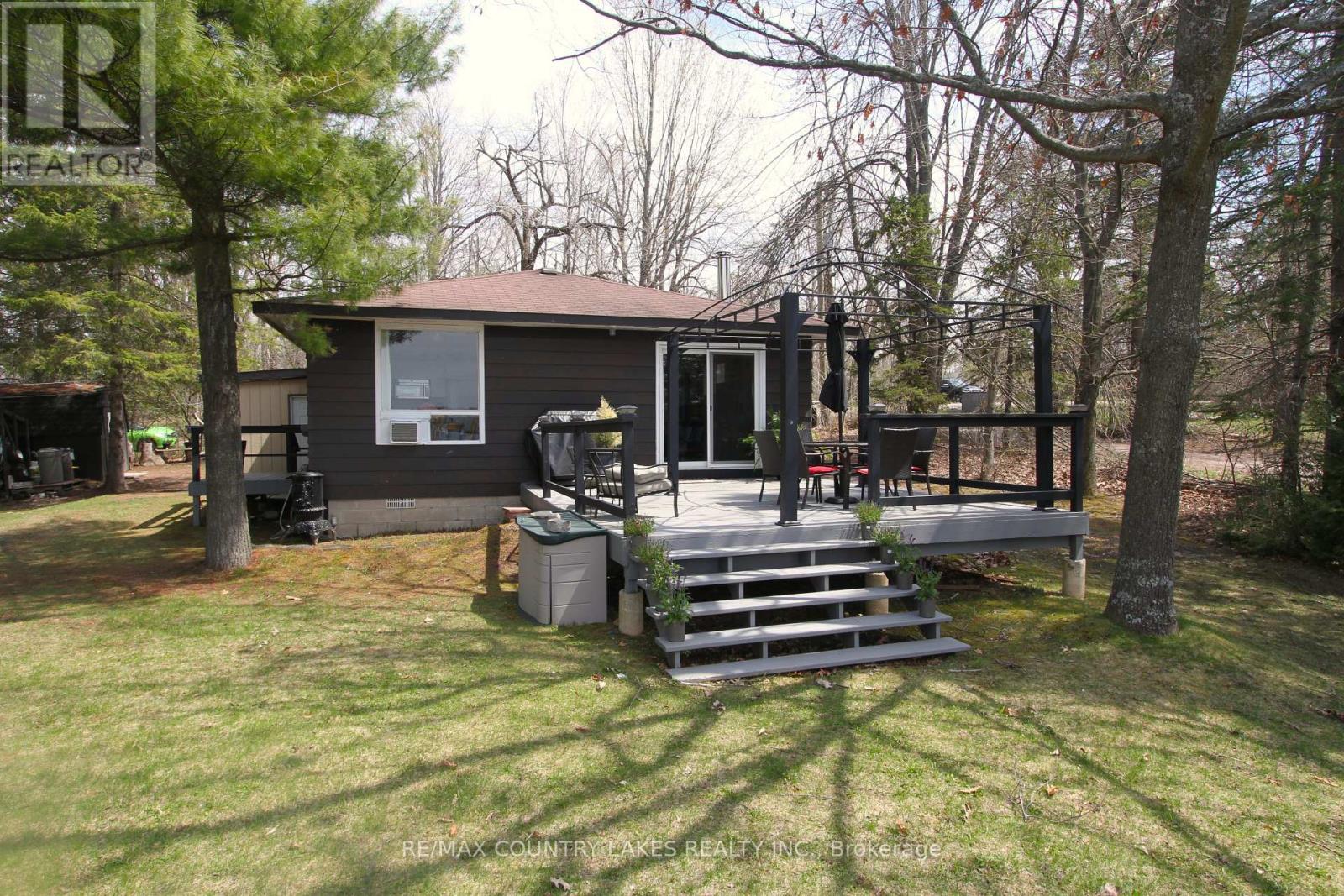 31 HILLCREST AVENUE, Kawartha Lakes, Ontario