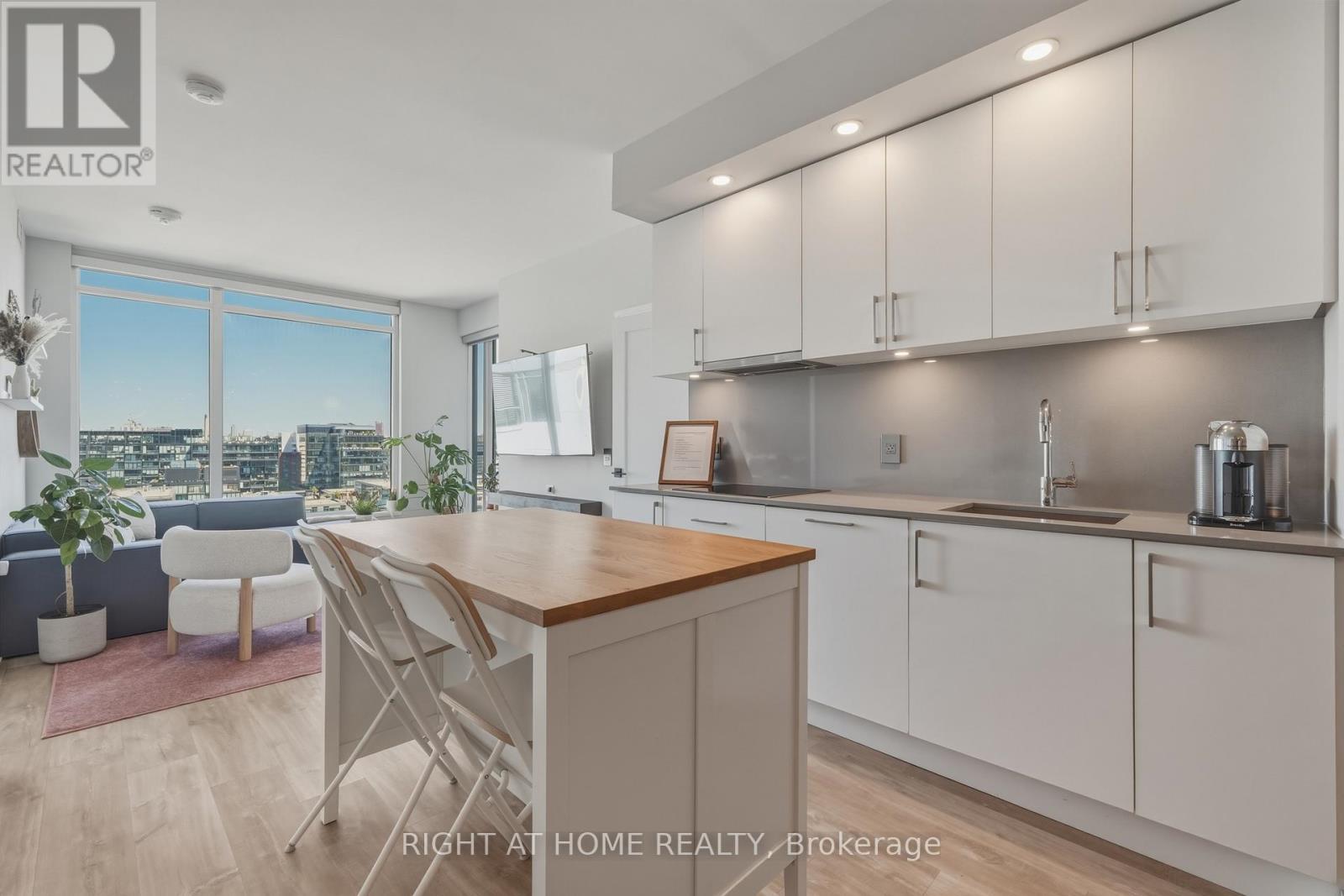 1701 - 576 Front Street W, Toronto, Ontario  M5V 0P8 - Photo 11 - C13238254