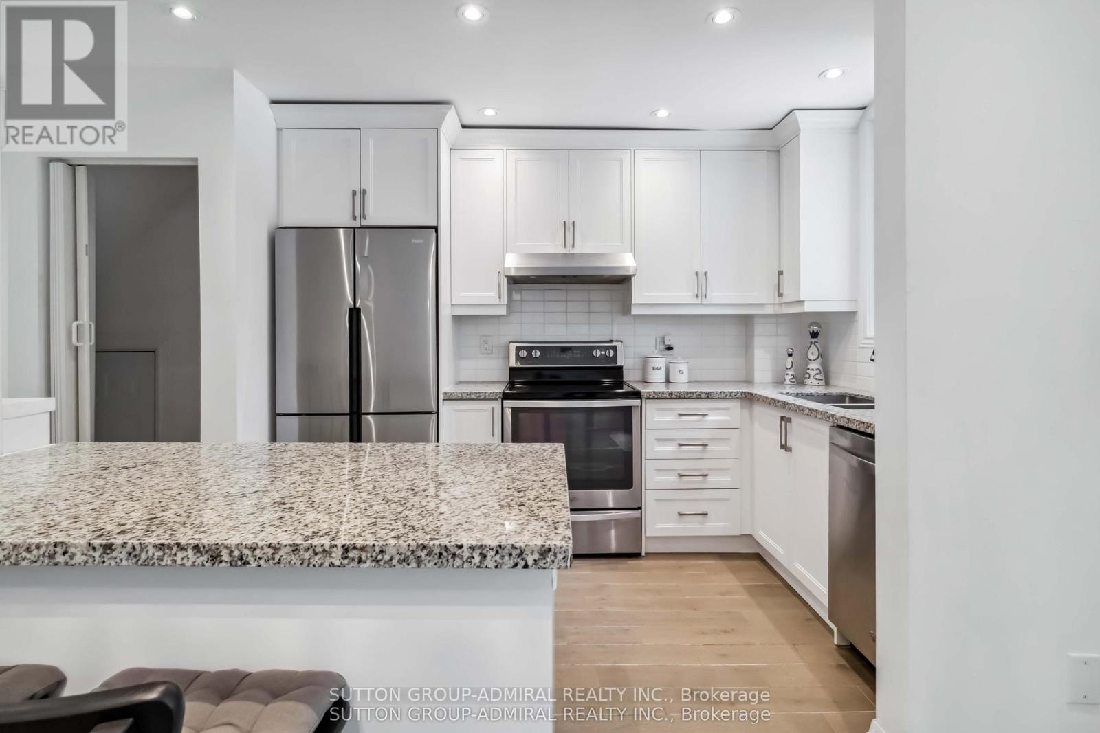 326 St Germain Avenue, Toronto, Ontario  M5M 1W3 - Photo 14 - C13238282