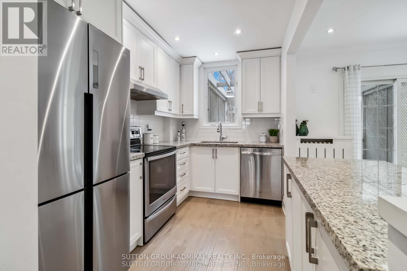 326 St Germain Avenue, Toronto, Ontario  M5M 1W3 - Photo 15 - C13238282