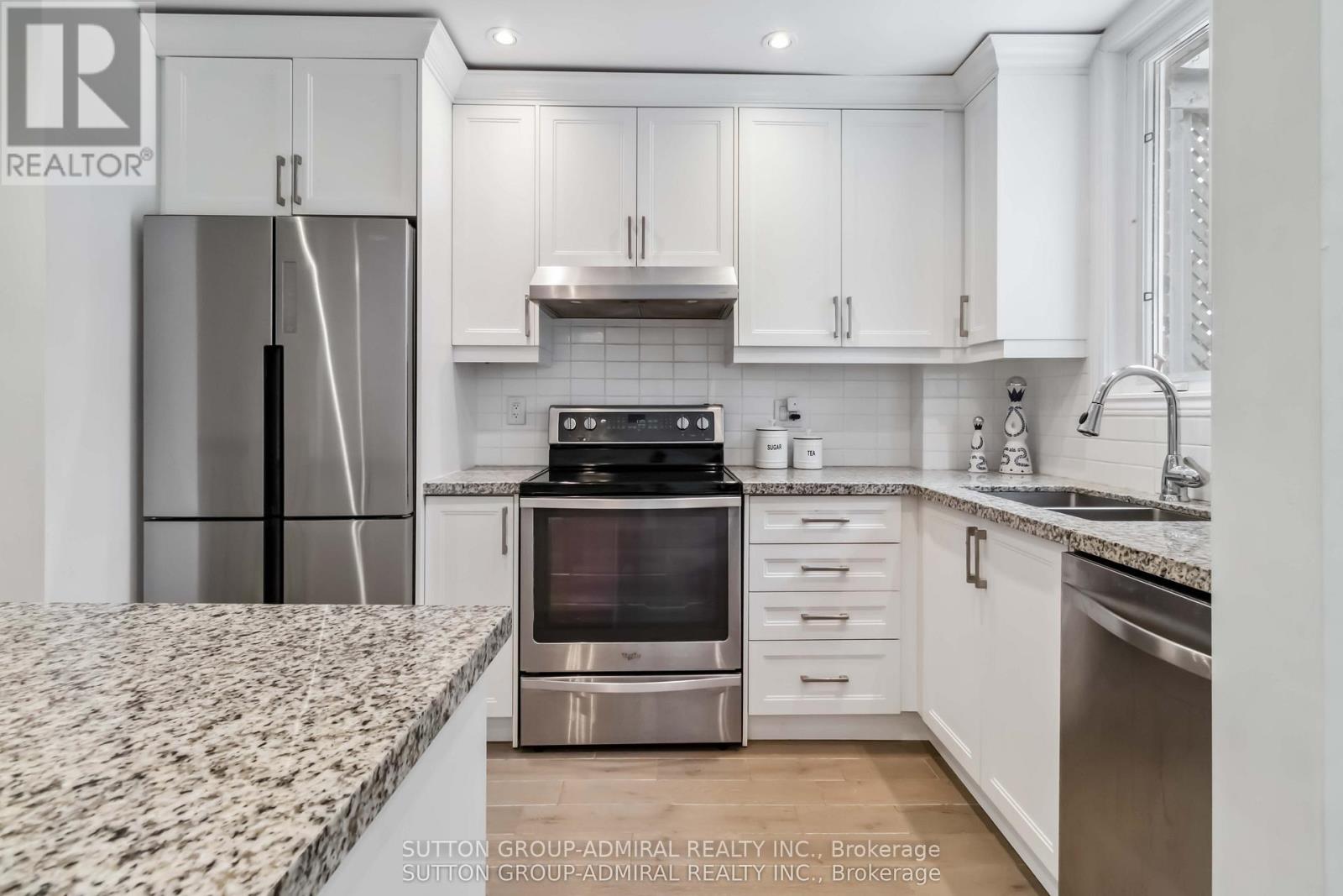 326 St Germain Avenue, Toronto, Ontario  M5M 1W3 - Photo 16 - C13238282