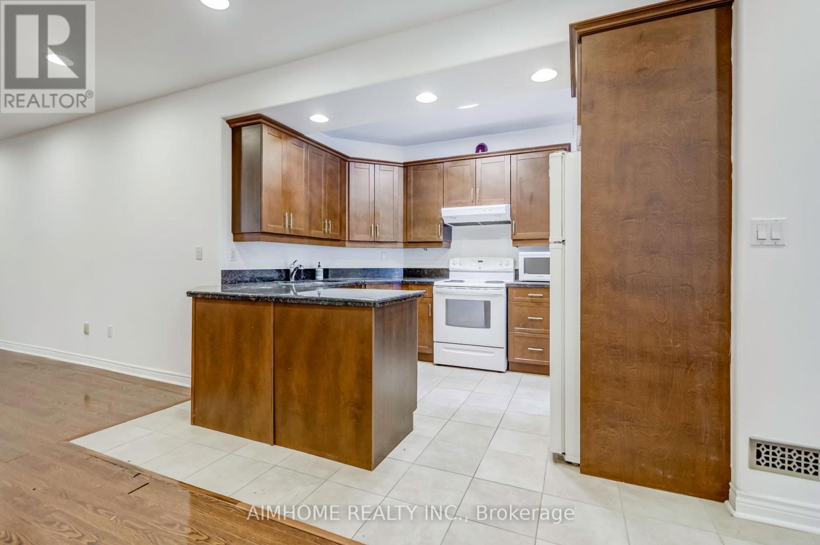 Lower-L - 248 Dunview Avenue, Toronto, Ontario  M2N 4J2 - Photo 6 - C13238300