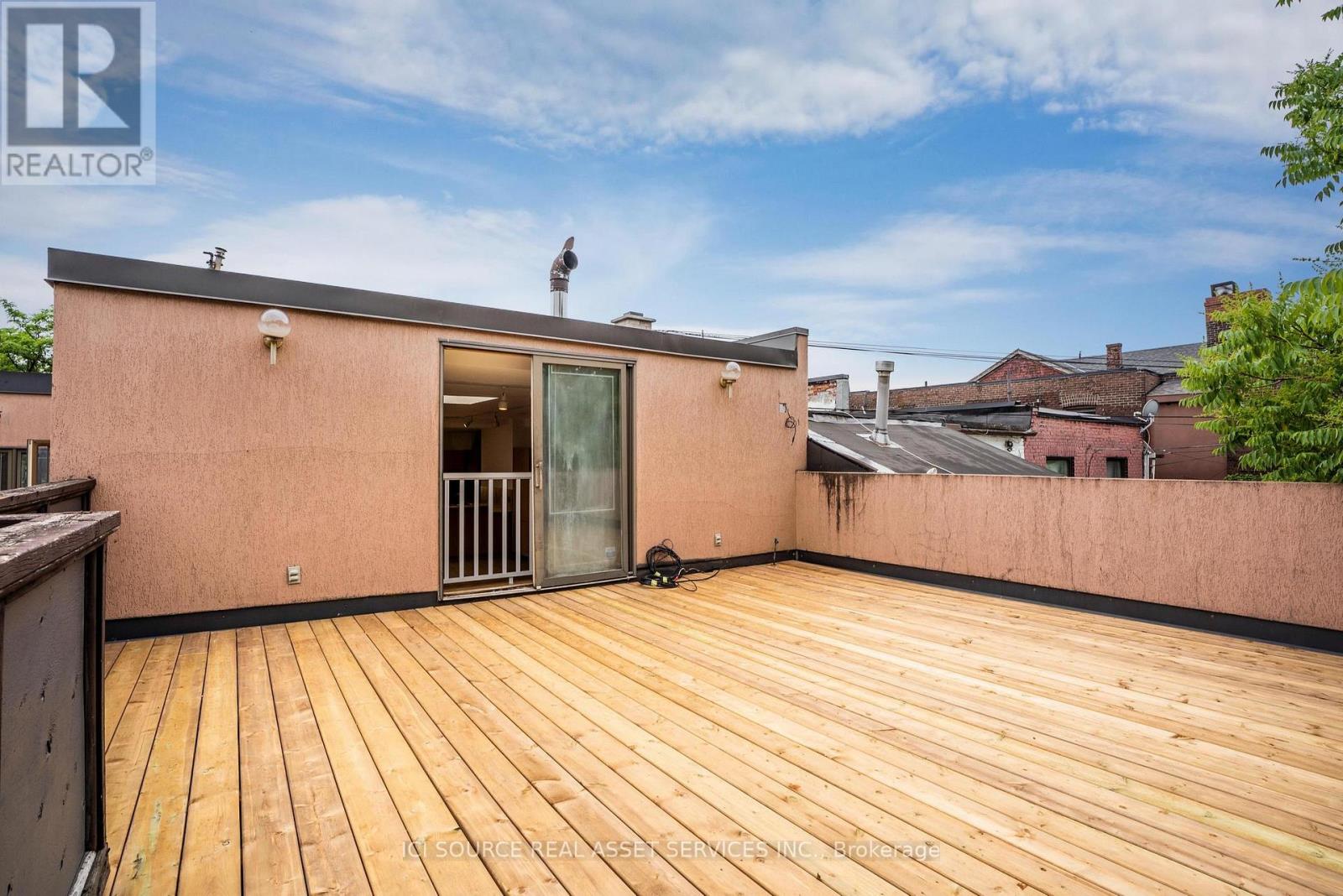Upper - 574 St Clair Avenue W, Toronto, Ontario  M6C 1A6 - Photo 12 - C13238432