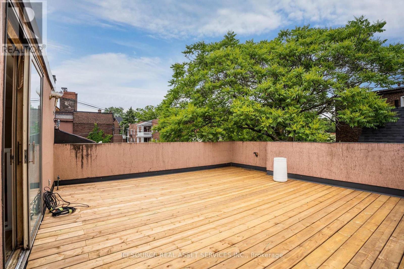 Upper - 574 St Clair Avenue W, Toronto, Ontario  M6C 1A6 - Photo 13 - C13238432