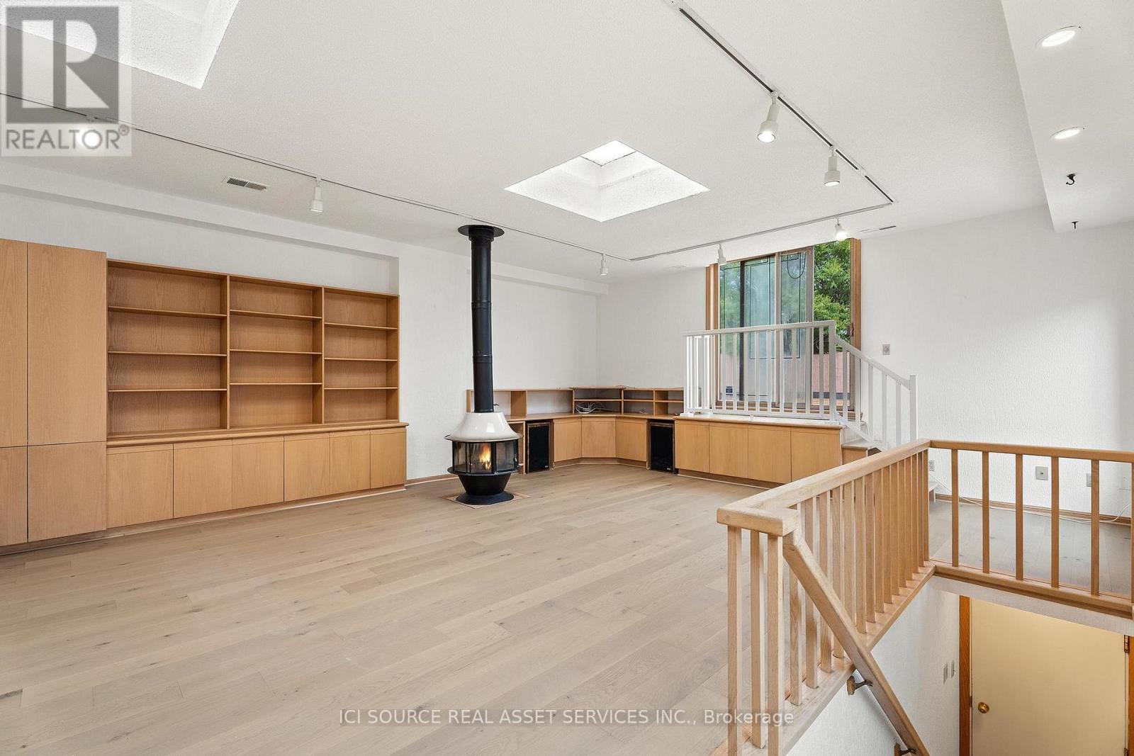 Upper - 574 St Clair Avenue W, Toronto, Ontario  M6C 1A6 - Photo 8 - C13238432