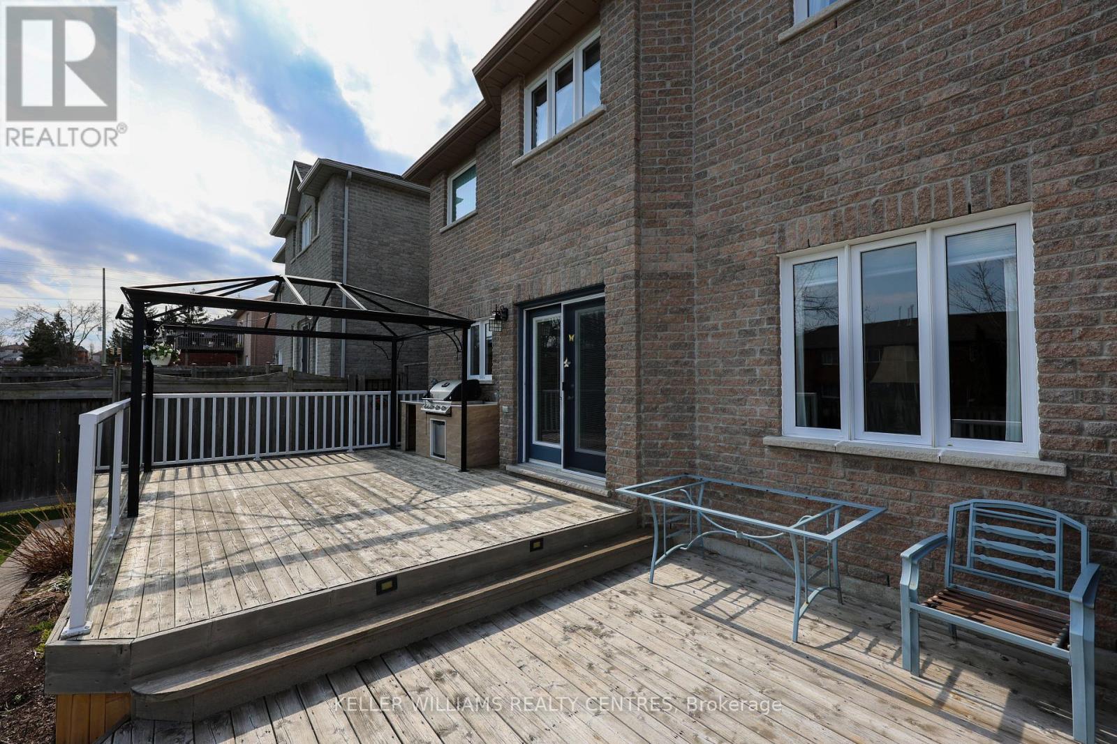 13 Surrey Street, Barrie (Little Lake), Ontario  L4M 0C5 - Photo 37 - S13238422