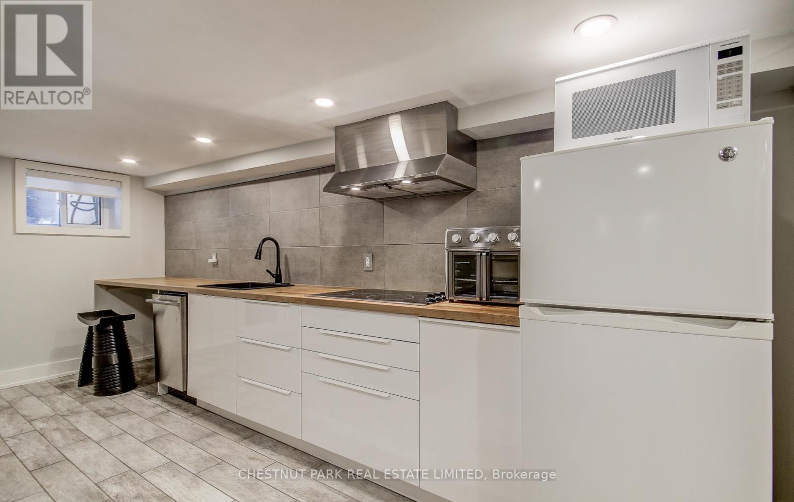Rear - 95 Parkside Drive, Toronto, Ontario  M6R 2Y8 - Photo 10 - W13238258
