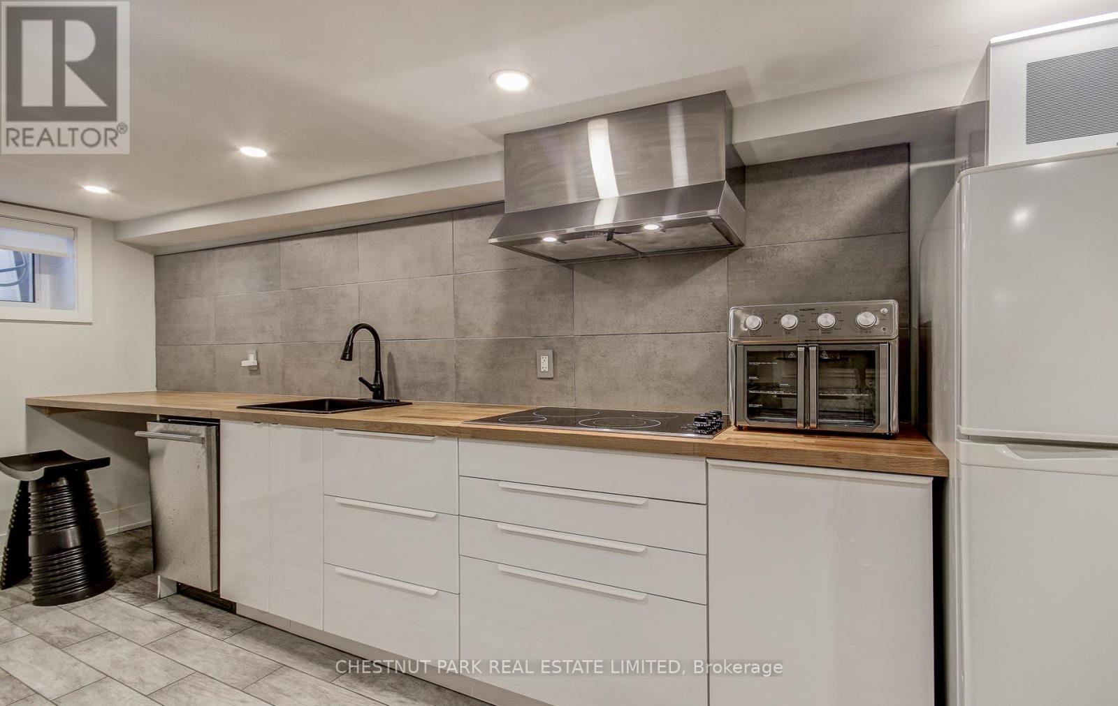 Rear - 95 Parkside Drive, Toronto, Ontario  M6R 2Y8 - Photo 11 - W13238258