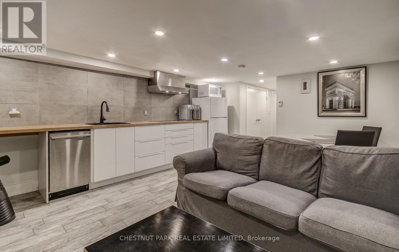 Rear - 95 Parkside Drive, Toronto, Ontario  M6R 2Y8 - Photo 12 - W13238258