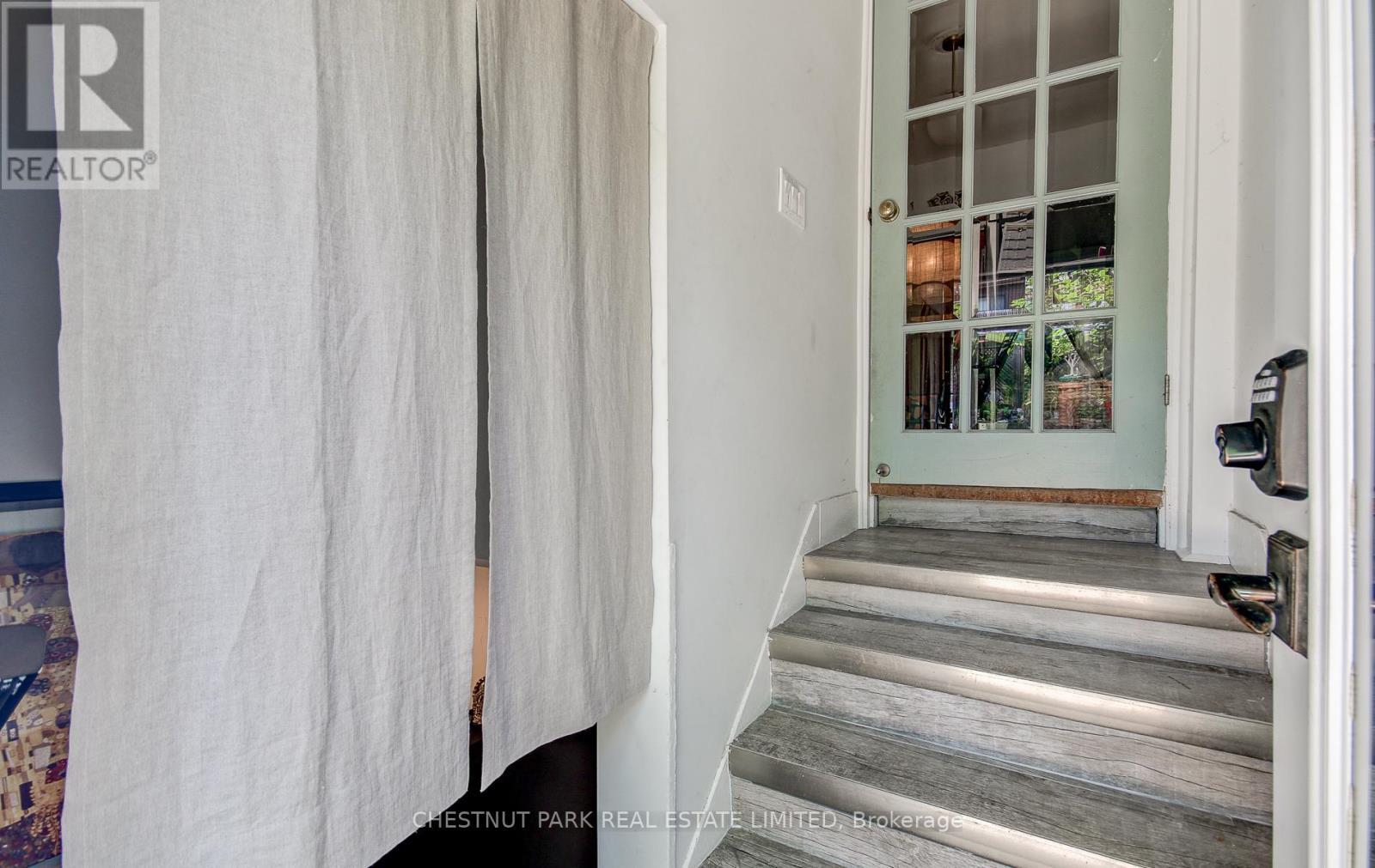 Rear - 95 Parkside Drive, Toronto, Ontario  M6R 2Y8 - Photo 25 - W13238258