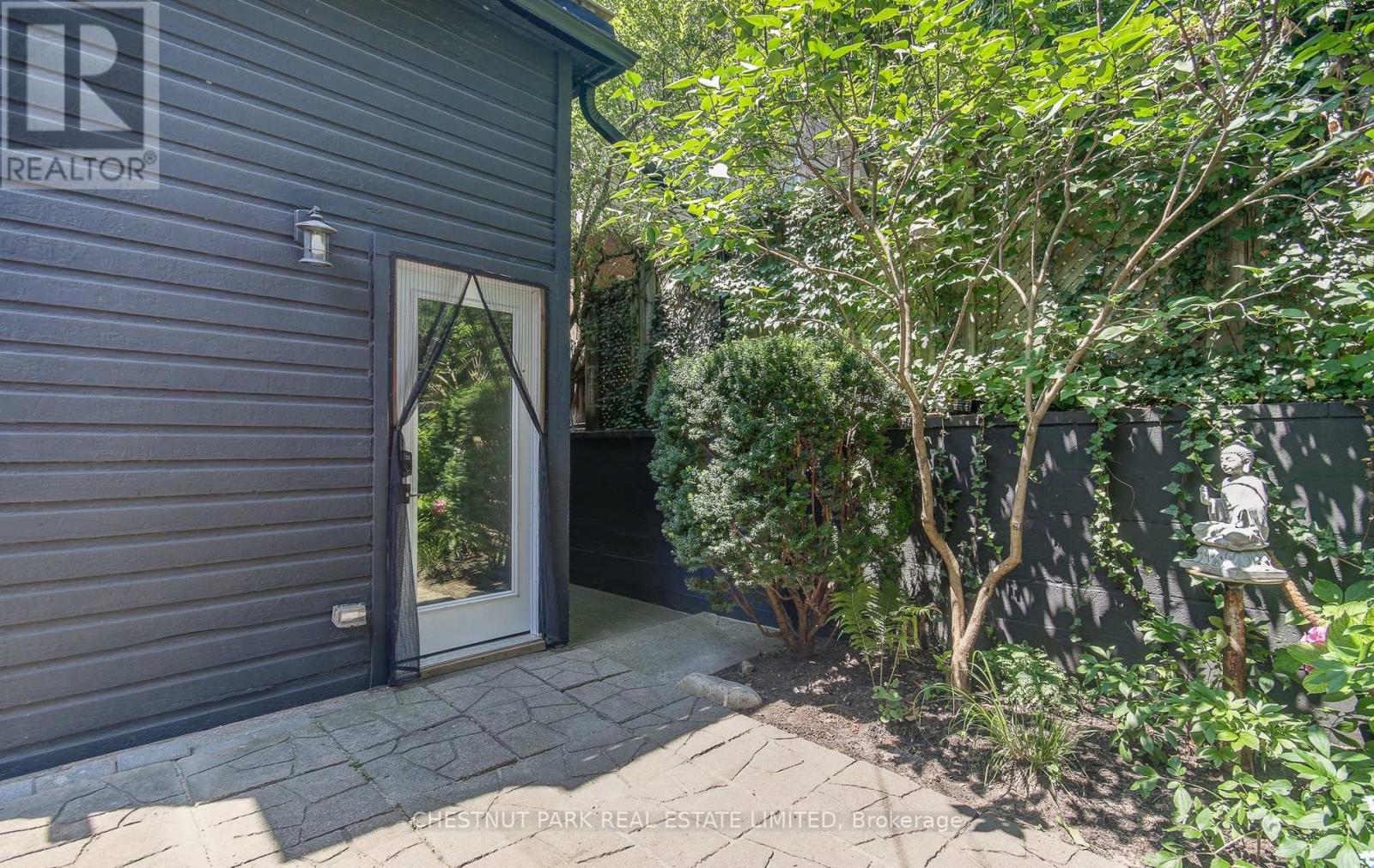 Rear - 95 Parkside Drive, Toronto, Ontario  M6R 2Y8 - Photo 5 - W13238258