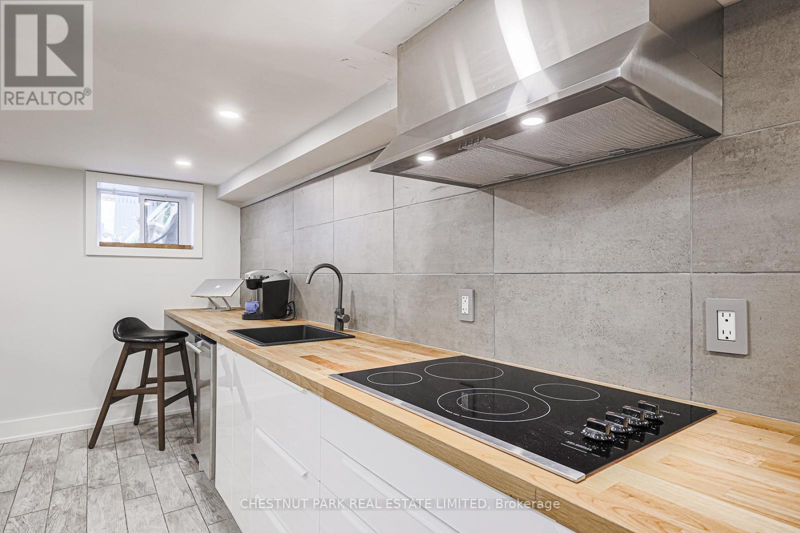 Rear - 95 Parkside Drive, Toronto, Ontario  M6R 2Y8 - Photo 9 - W13238258