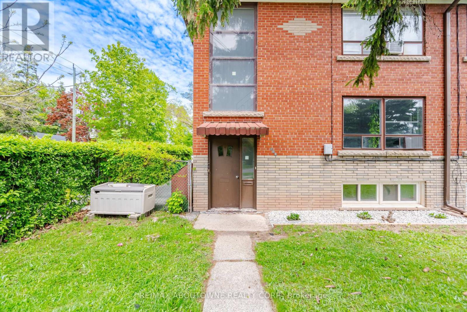 3 - 203 NELSON STREET, Oakville, Ontario