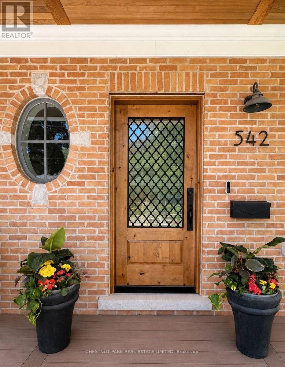 542 Woodland Avenue, Burlington, Ontario  L7R 2S4 - Photo 4 - W13238344