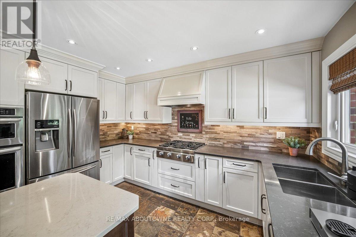 1053 Old Oak Drive, Oakville, Ontario  L6M 3K5 - Photo 10 - W13238450
