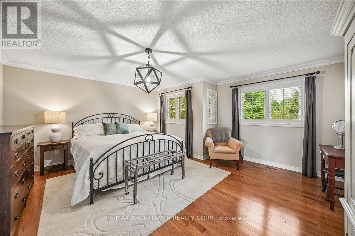 1053 Old Oak Drive, Oakville, Ontario  L6M 3K5 - Photo 15 - W13238450