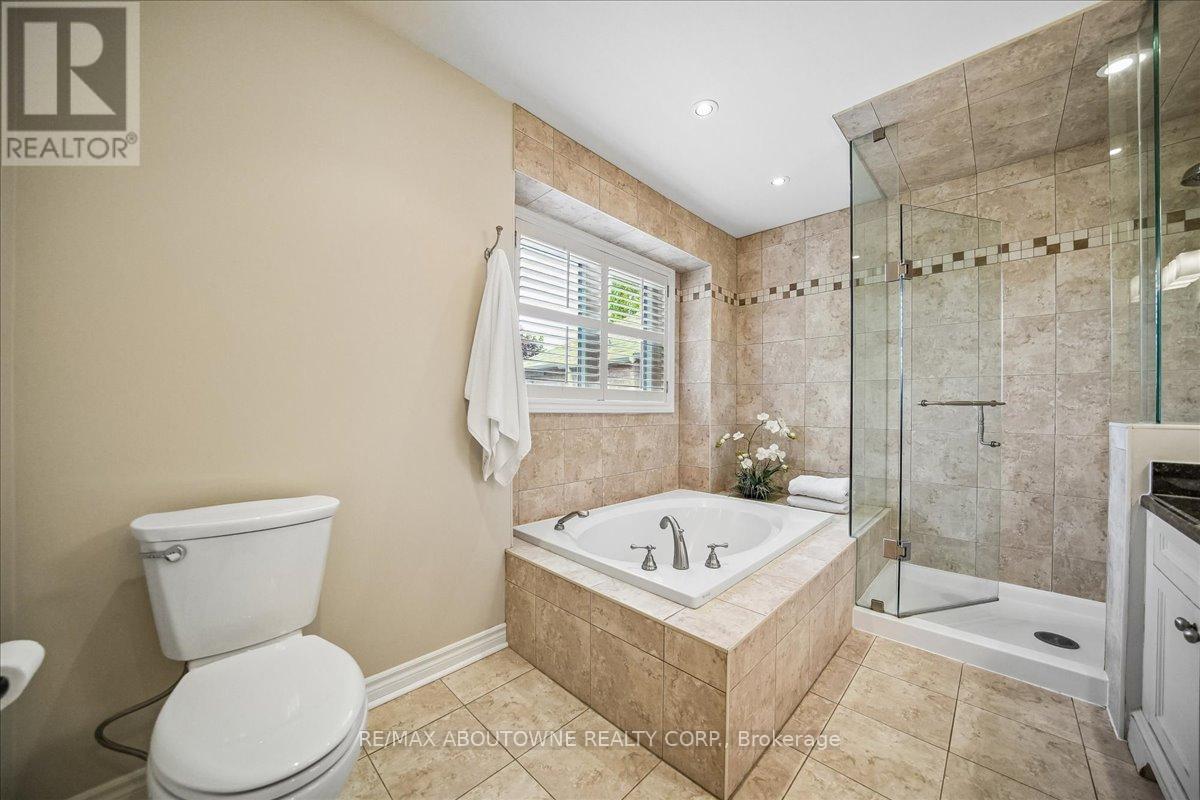1053 Old Oak Drive, Oakville, Ontario  L6M 3K5 - Photo 17 - W13238450