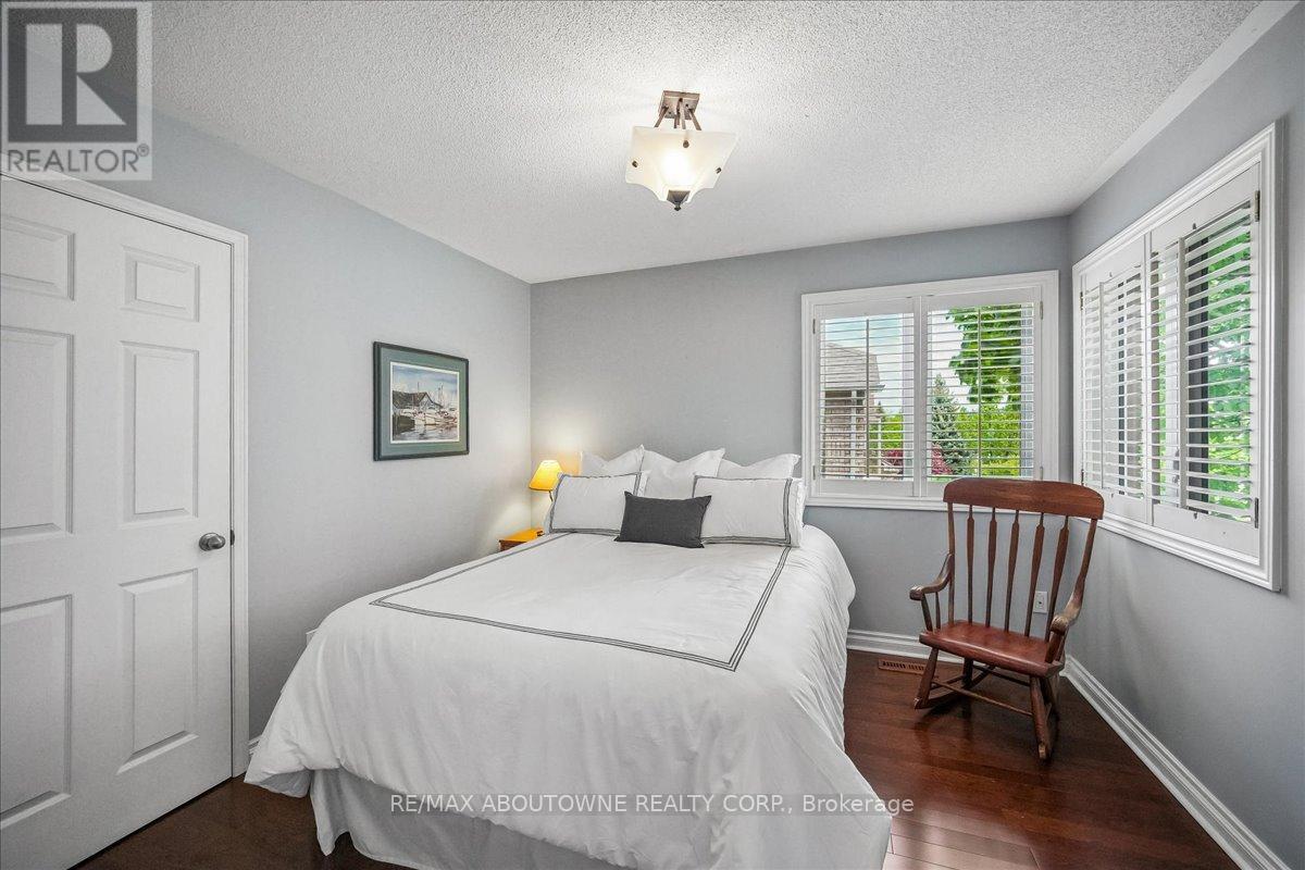 1053 Old Oak Drive, Oakville, Ontario  L6M 3K5 - Photo 21 - W13238450