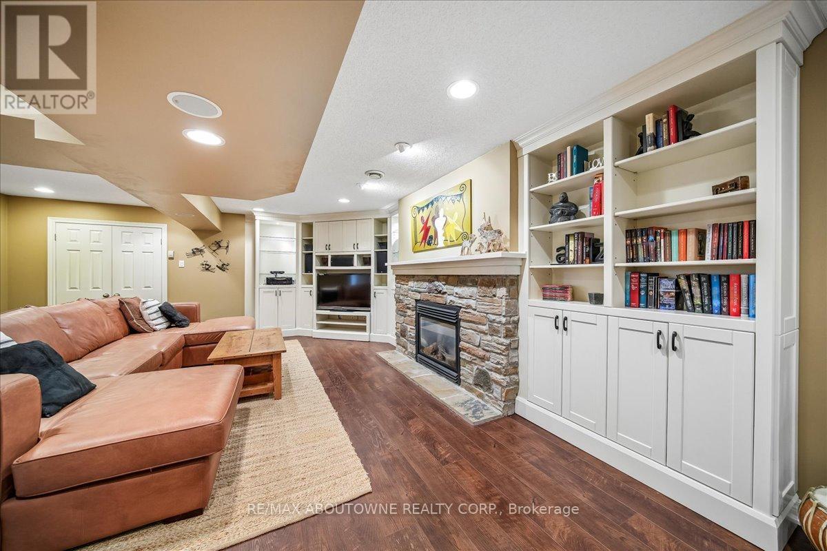 1053 Old Oak Drive, Oakville, Ontario  L6M 3K5 - Photo 24 - W13238450
