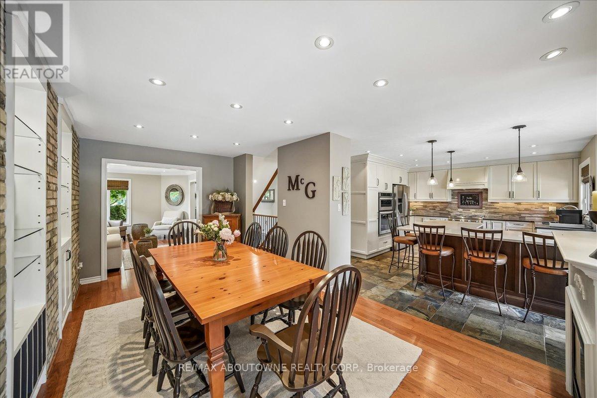 1053 Old Oak Drive, Oakville, Ontario  L6M 3K5 - Photo 7 - W13238450