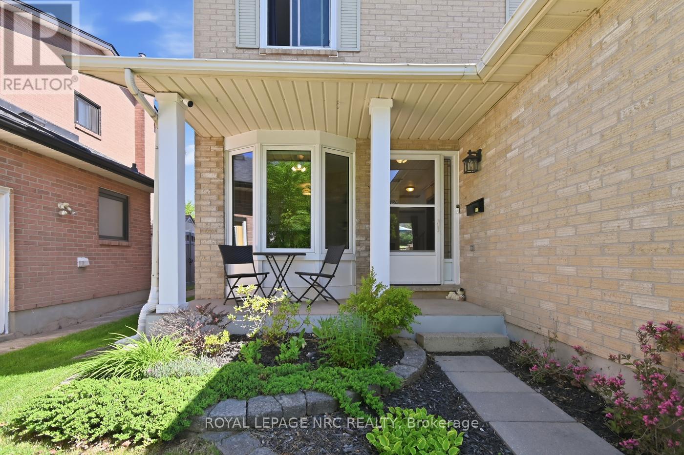 54 Merritt Crescent, Grimsby, Ontario  L3M 5B7 - Photo 2 - X13238332