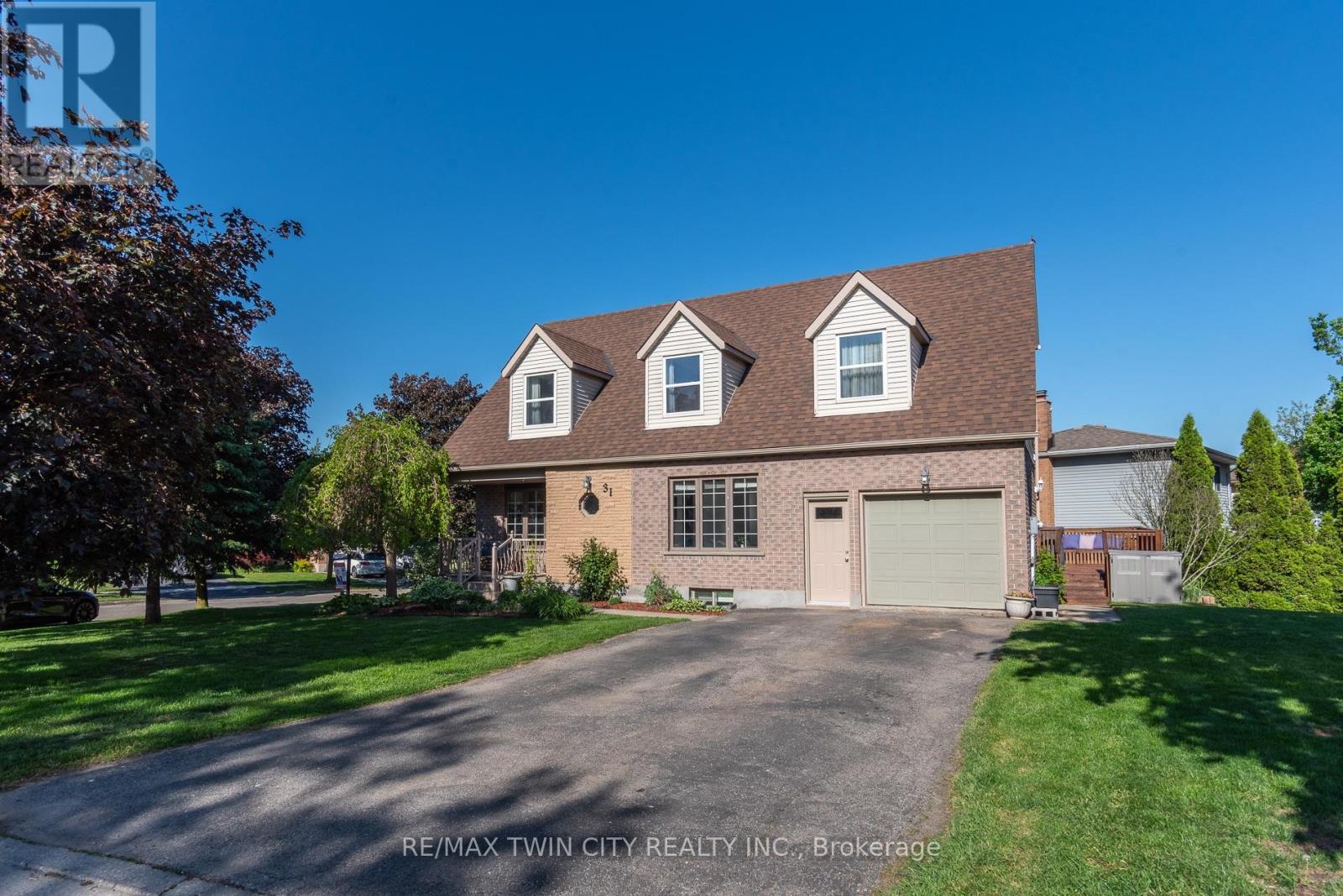 31 Windermere Court, Kitchener, Ontario  N2N 2W3 - Photo 2 - X13238346