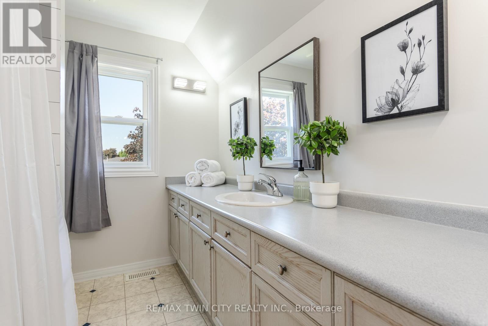 31 Windermere Court, Kitchener, Ontario  N2N 2W3 - Photo 39 - X13238346