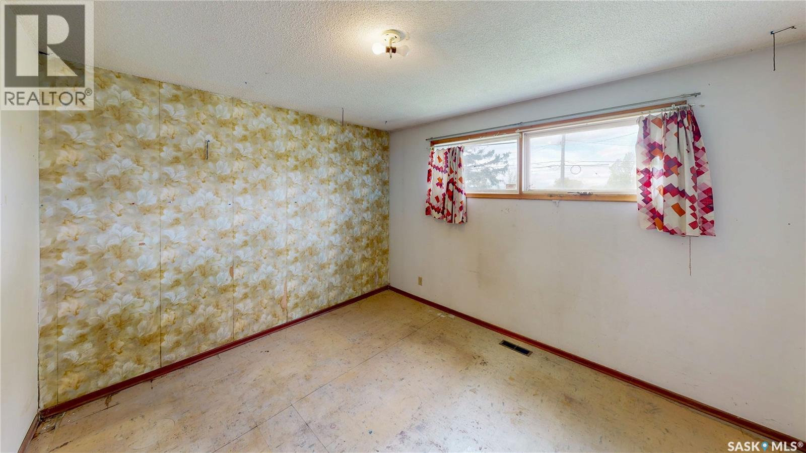 151 Froom Crescent, Regina, Saskatchewan  S4N 1S9 - Photo 11 - SK038219