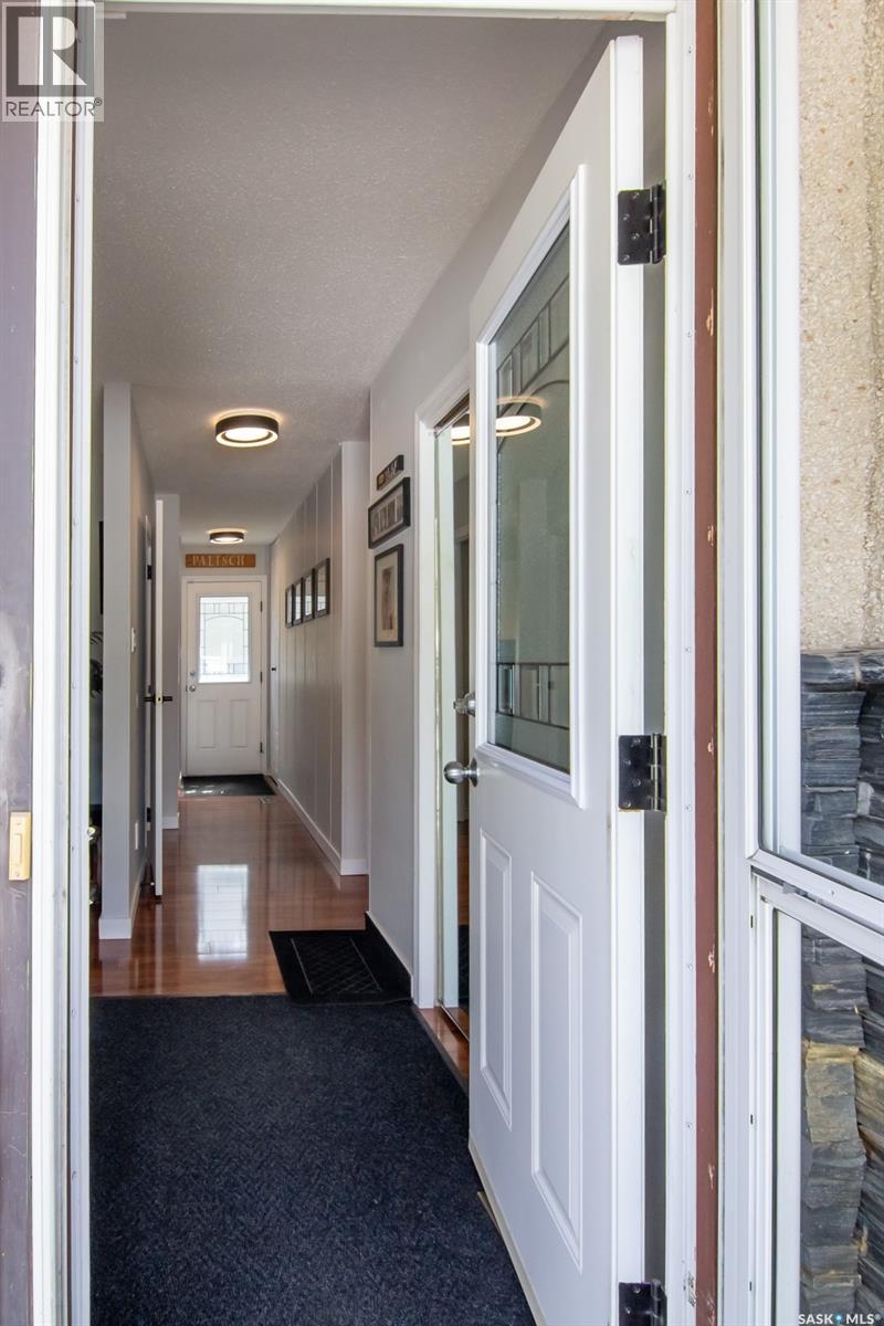 266 Albany Crescent, Saskatoon, Saskatchewan  S7K 3X8 - Photo 3 - SK038030