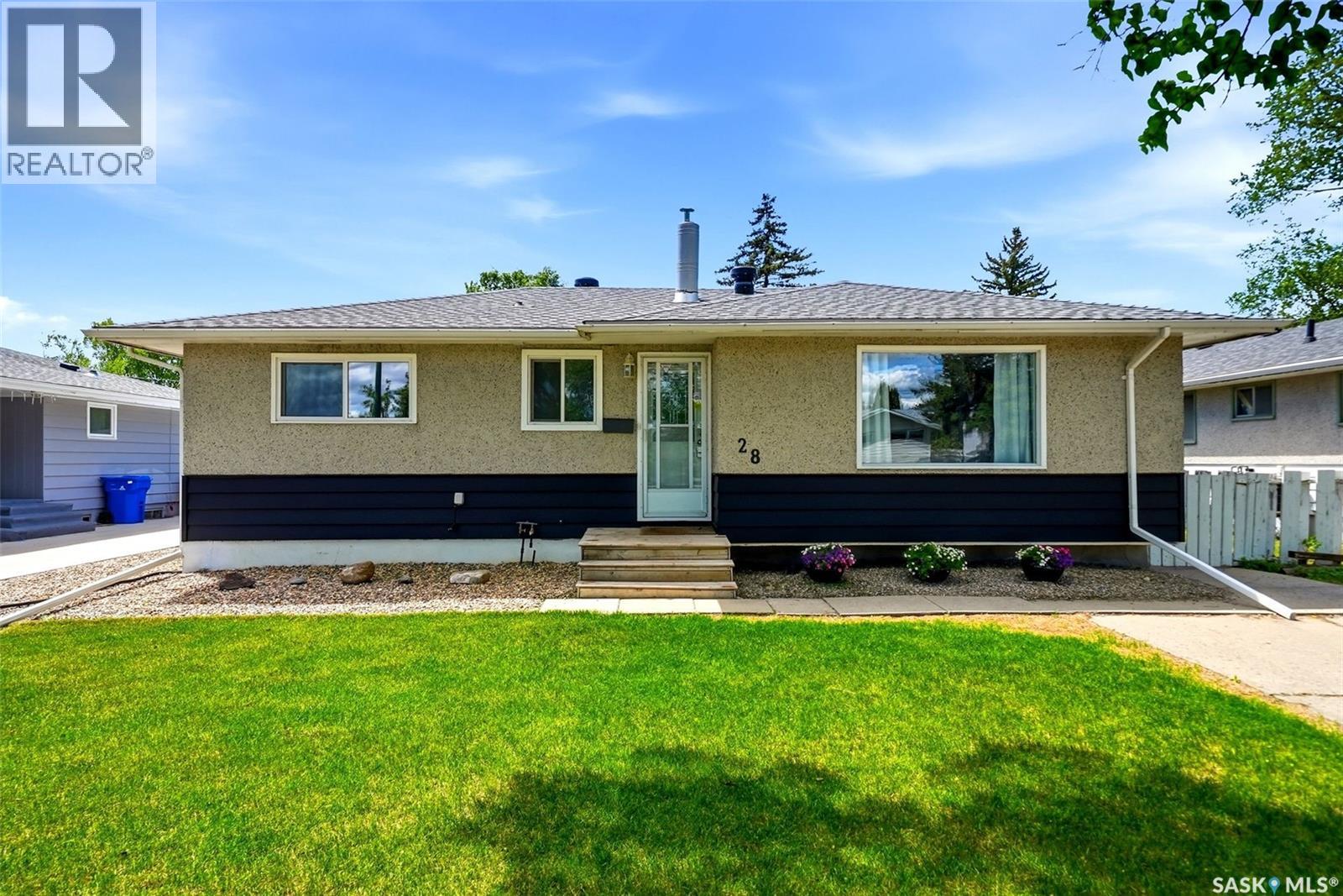 28 Cameron Crescent, Regina, Saskatchewan  S4S 2X2 - Photo 1 - SK037995