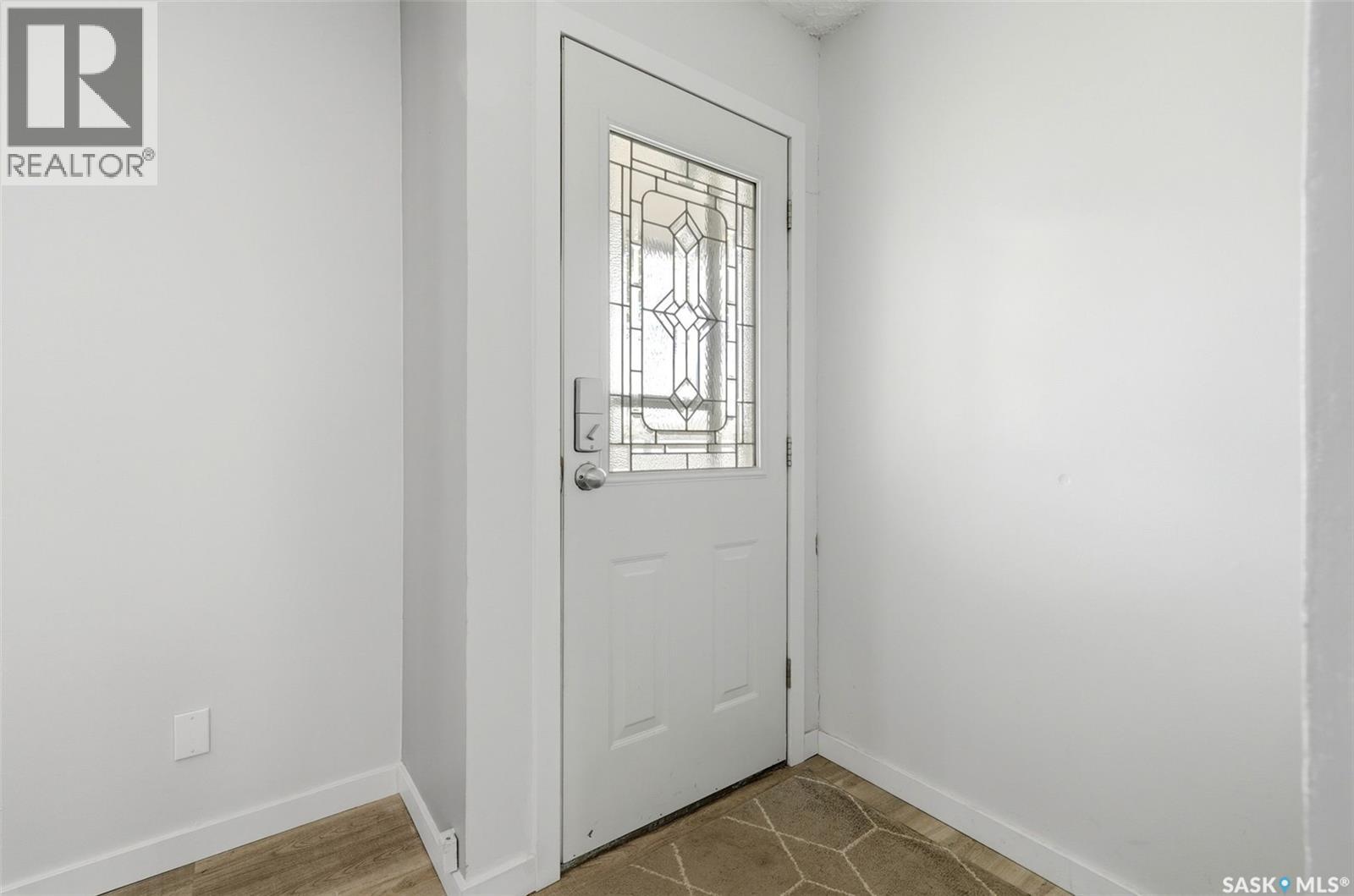 28 Cameron Crescent, Regina, Saskatchewan  S4S 2X2 - Photo 3 - SK037995